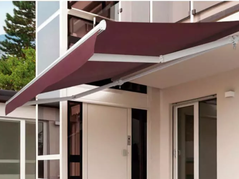 A Cortina Iluminê Amorim se diferencia pelas suas ondulações no tecido 100% poliéster, proporcionadas pelo acionamento de discretos cordões, assegurando maior controle da luz para qualquer área. (18)